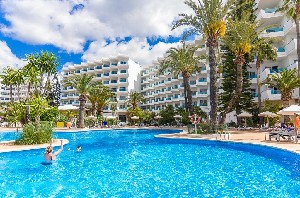Hotel cu piscină