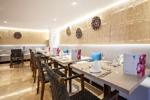 Restaurant/bars