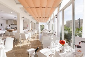 Restaurant/bars