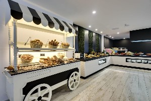 Restaurant/bars