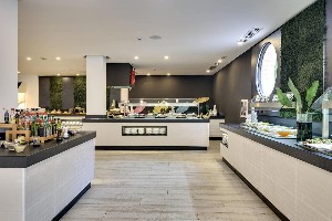 Restaurant/bars