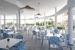 Restaurant/bars