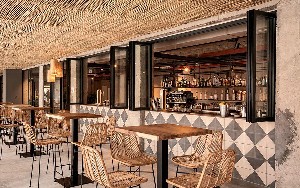 Restaurant/bars