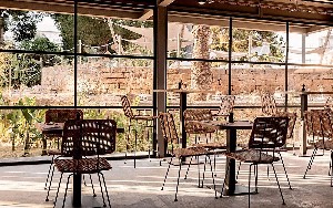 Restaurant/bars