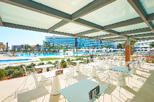 Restaurant/bars