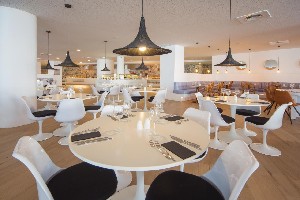 restaurant/bar