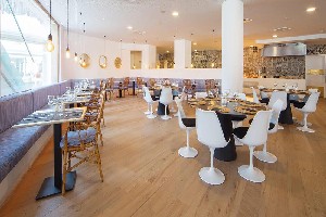 restaurant/bar