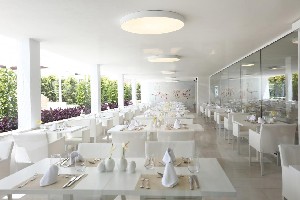Restaurant/bars