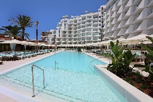 Hotel s bazénem