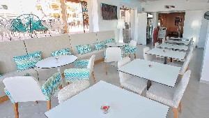 restaurant/bar