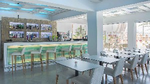 restaurant/bar