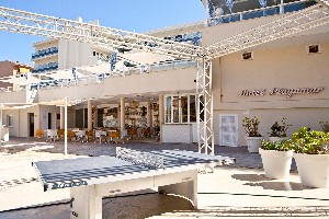 Restaurant/bars