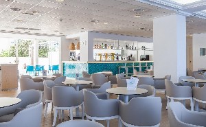 Restaurant/bars