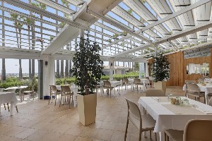 Restaurant/bars