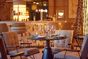 Restaurant/bars