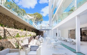 Restaurant/bars