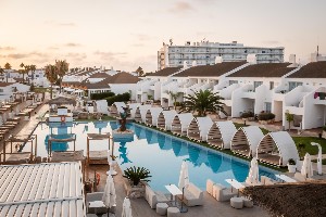 Hotel s bazénem