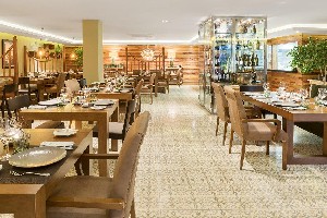 Restaurant/bars
