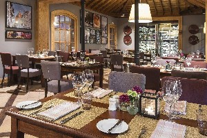 Restaurant/bars