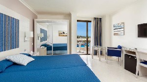 pool view room