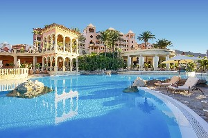 Hotel s bazénem