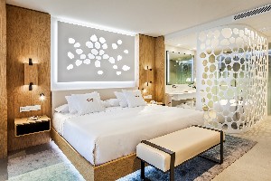 JUNIOR SUITE FRONT & PANORAMIC SEA VIEW