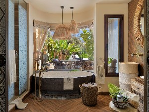 grand pool villa bathroom