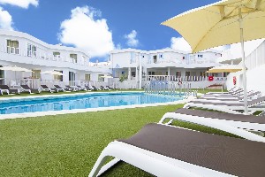 Hotel cu piscină