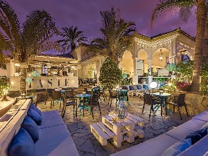 restaurant/bar