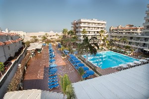 Hotel s terasou a bazénem 