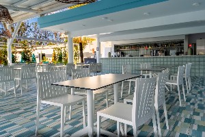 Pool Bar
