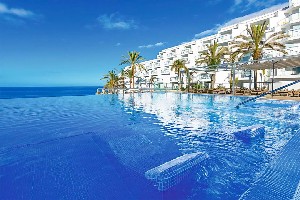 Hotel s bazénem