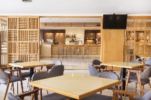 bar
