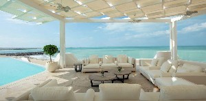 pool lounge