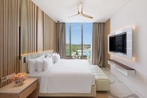 Beachfront suite with lounge, kitchenette & butler