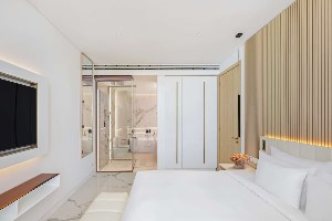 Beachfront suite with lounge, kitchenette & butler