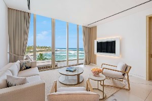 Beachfront suite with lounge, kitchenette & butler