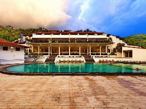 Hotel s bazénem