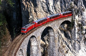 Bernina Express a viadukt Landwasser_242791.JPG