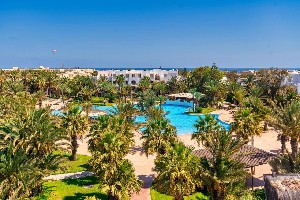 Piscină în grădină