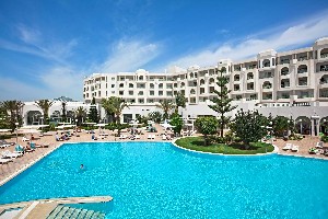 Vedere la piscină