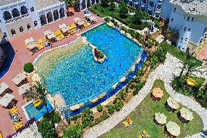 Vedere la piscină