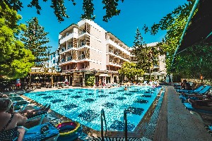 Hotel s bazénem