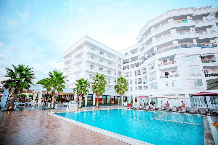 Hotel s bazénem