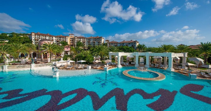 Hotel s bazénem 