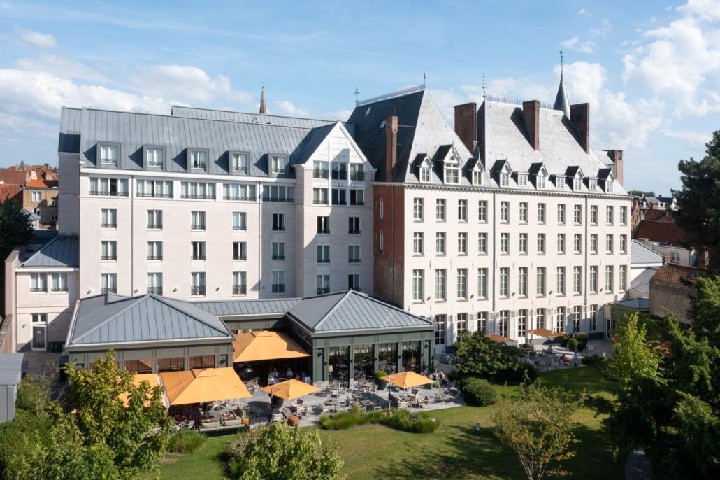 Hotel 
