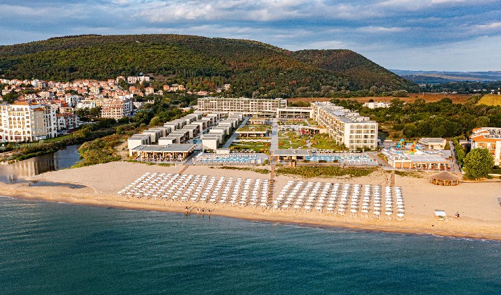 Hotel a pláž