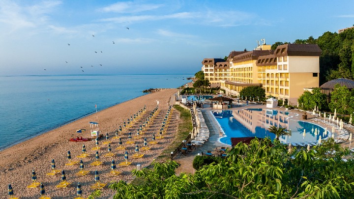 Hotel a pláž