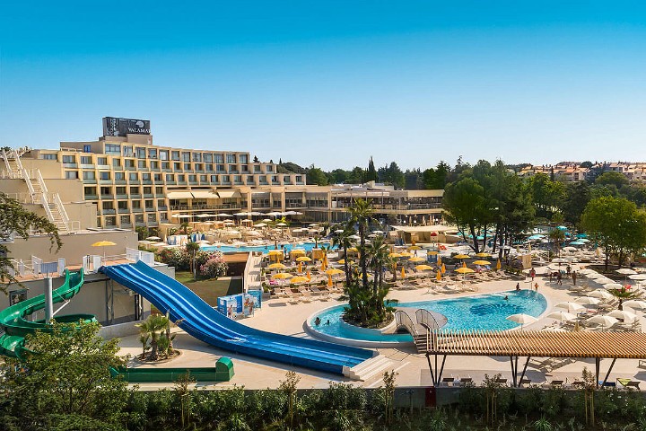 Hotel medencével
