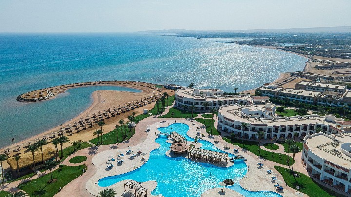Hotel s bazénem přímo u pláže